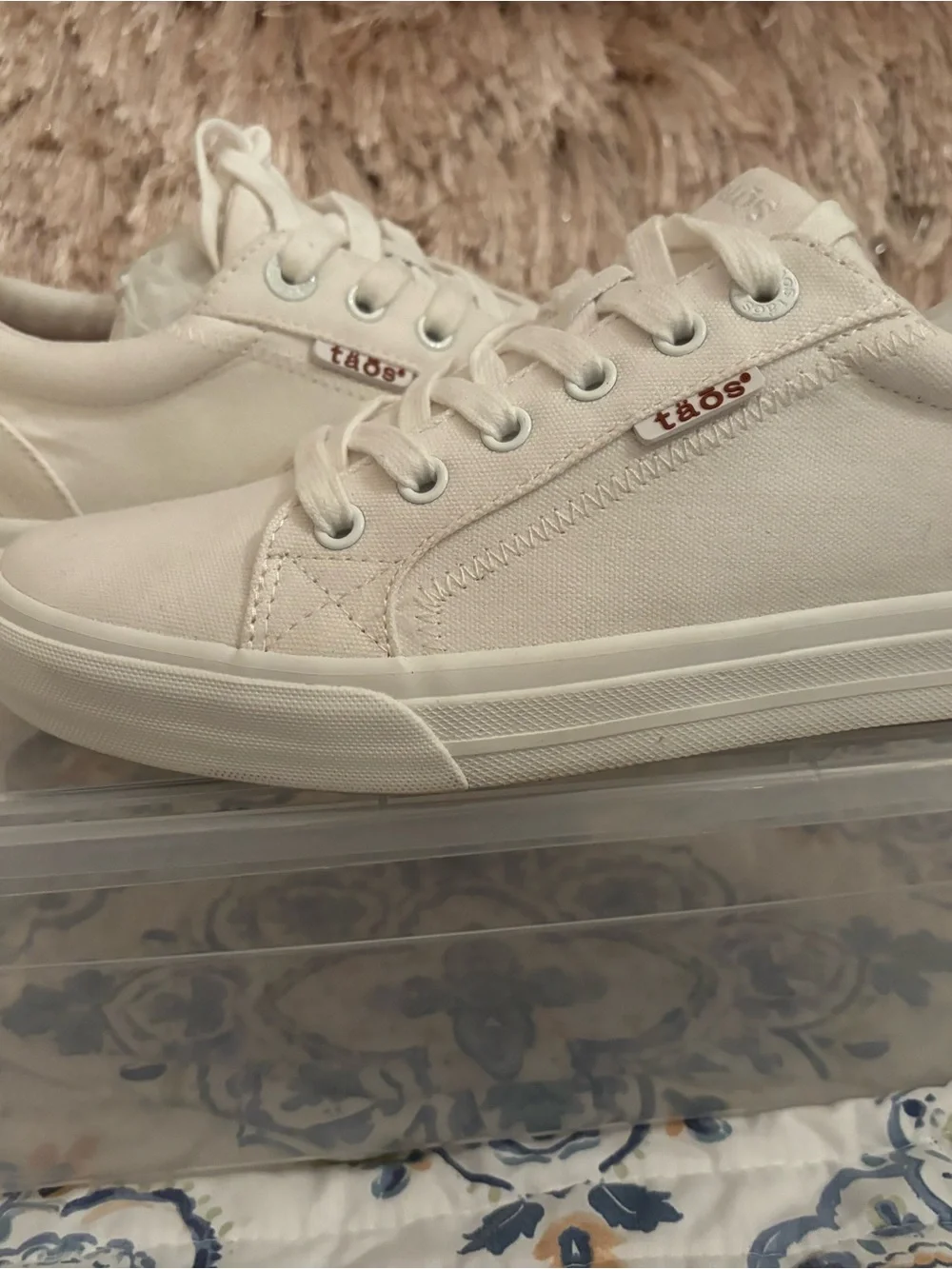 Taos Footwear white Canvas Low-Top Sneakers-NWOT- No box